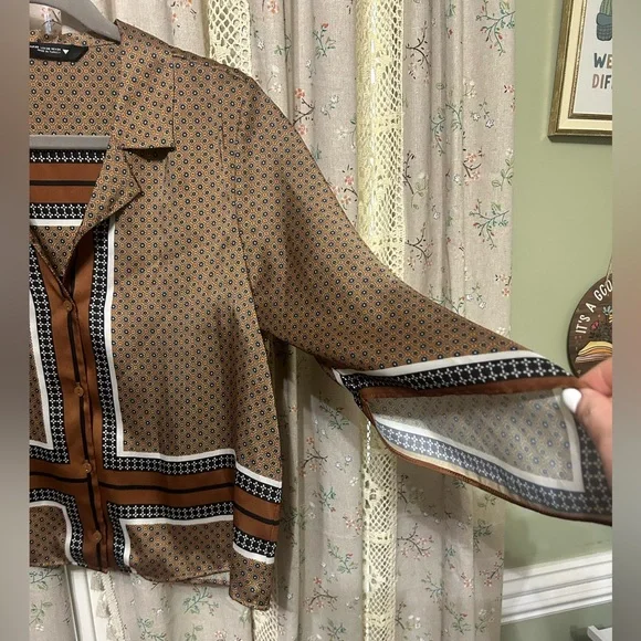 3/$30 Zara Satin Effect Handkerchief Button Up Blouse Size XS - Picture 5 of 5